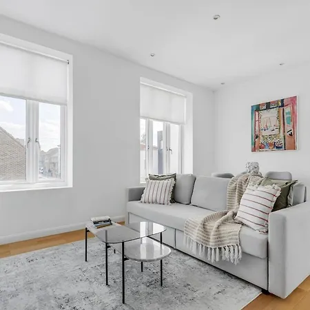 1 Bed Apartment London By Leyton Orient, Abba Arena & Olympic Park